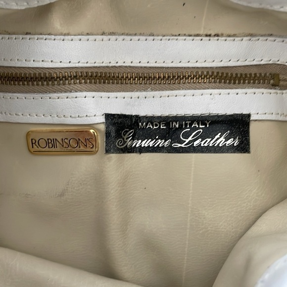 Shaggy White Purse - Picture 5 of 10